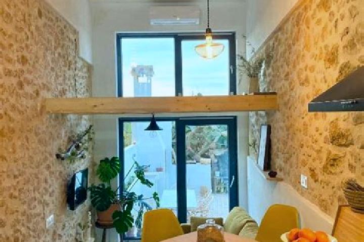 Mila, 34, a chestnut amber-eyed european companion based in Canet lo Roig. Offering Fetish, Massage, Deep French Kissing. Available for incall and outcall, o...