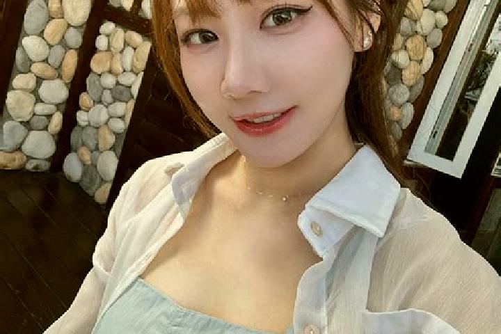 Mila, 35 — Escort in Paishi, China