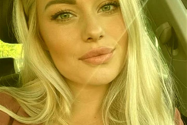 Mila, 36, a blonde hazel-eyed latina companion based in Villa de Ves. Offering Domination, Travel Companion, Fetish. Available for incall and outcall, day an...