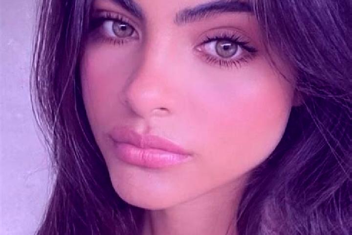 Mila, 36, a brunette green-eyed slavic companion based in Montefredane. Offering OWO, BDSM, Prostate Massage. Available for incall and outcall, day and eveni...