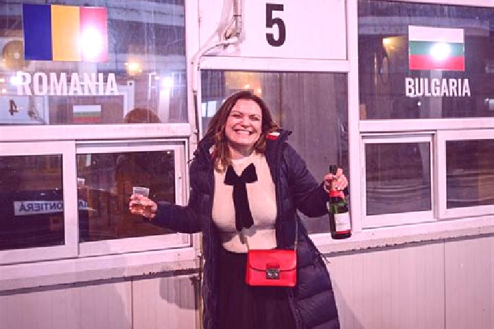 Mila, 36 — Escort in Mandruloc, Romania