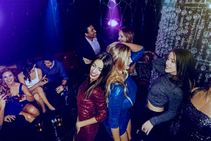 Mila, 37, a auburn dark-eyed caucasian companion based in Noyers-sur-Cher. Offering Striptease, Tantra, Party Girl, OWO, Deep French Kissing. Available for i...