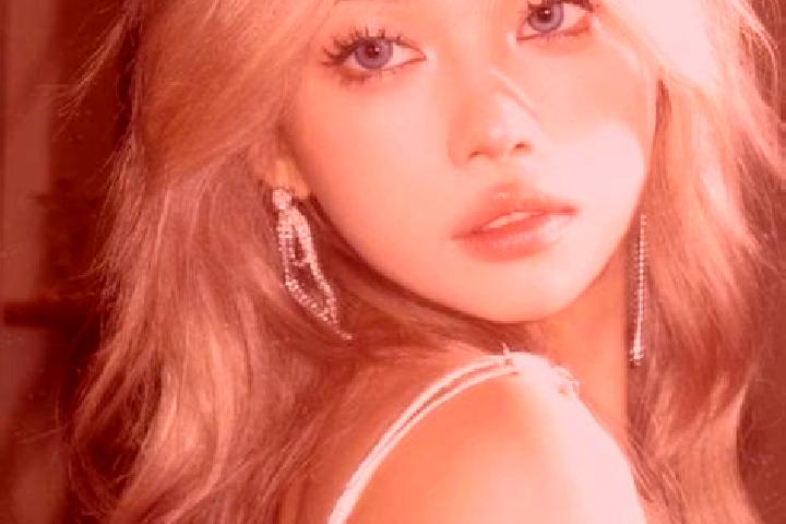Mila, 37, a blonde grey-eyed asian companion based in Bellaire. Offering OWO, 69, Duos. Available for incall and outcall, day and evening dates.