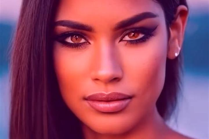 Mila, 37, a red amber-eyed latina companion based in Canning. Offering Striptease, GFE, Girlfriend Experience, Domination, Tantra. Available for incall and o...