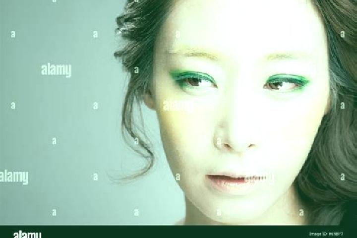 Mila, 37, a red green-eyed asian companion based in Calarasi. Offering Striptease, Dinner Date, Tantra. Available for incall and outcall, day and evening dates.