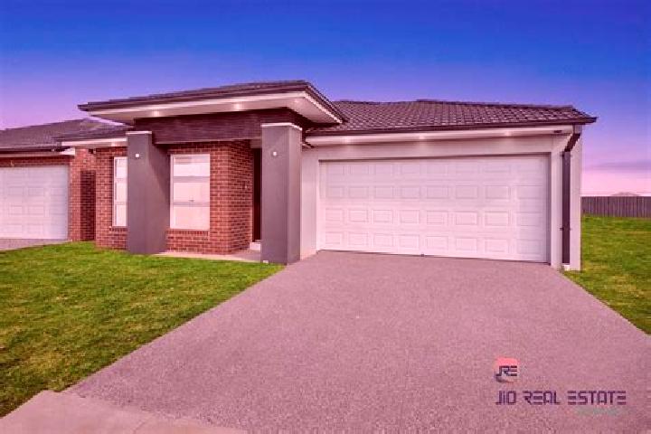 Mila, 37 — Escort in Cobblebank, Australia