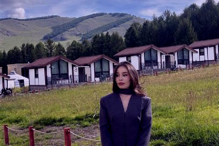 Mila, 37 — Escort in Tsetsegnuur, Mongolia