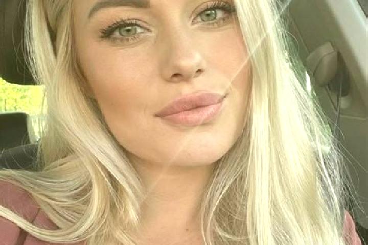 Mila, 38, a blonde green-eyed middle eastern companion based in Chak One Hundred Three Seven Right. Offering GFE, Girlfriend Experience, Erotic Massage. Avai...