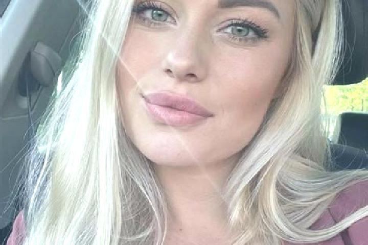 Mila, 38, a blonde hazel-eyed ebony companion based in Kampong Merbok. Offering Tantra, Roleplay, GFE, Dinner Date, BDSM. Available for incall and outcall, d...