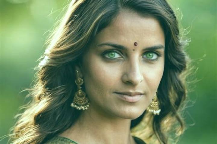 Mila, 39, a brunette green-eyed indian companion based in Syrove. Offering Dinner Date, Prostate Massage, Duos. Available for incall and outcall, overnight b...