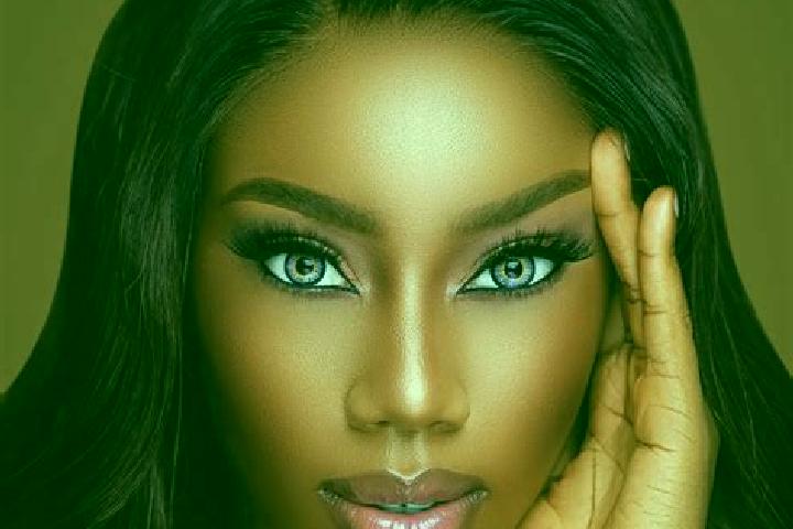 Mila, 39, a red blue-eyed ebony companion based in Torre Boldone. Offering GFE, Roleplay, Striptease. Available for incall and outcall, day and evening dates.