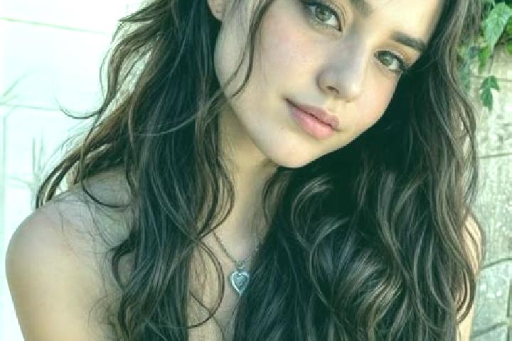 Naomi, 20, a auburn hazel-eyed middle eastern companion based in Abie. Offering A-Level, Erotic Massage, Couples, OWO, BDSM. Available for incall and outcall...