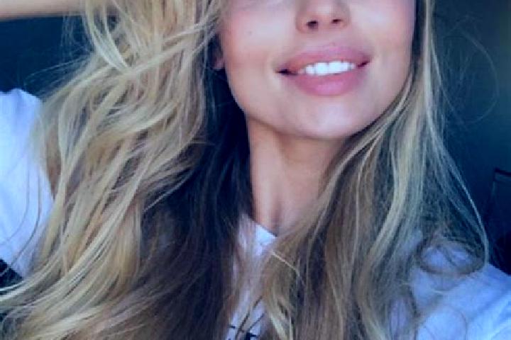 Naomi, 20, a blonde amber-eyed ebony companion based in Ingrandes. Offering GFE, Travel Companion, Dinner Date. Available for incall and outcall, overnight b...