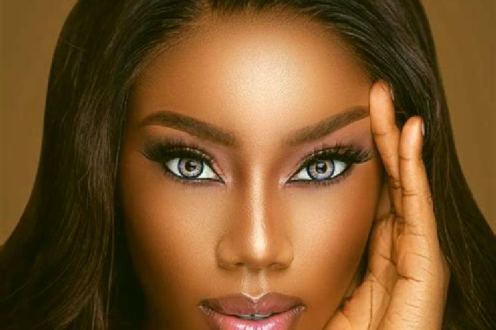 Naomi, 20, a red blue-eyed ebony companion based in Ilam. Offering Erotic Massage, Fetish, Party Girl. Available for incall and outcall, overnight bookings a...