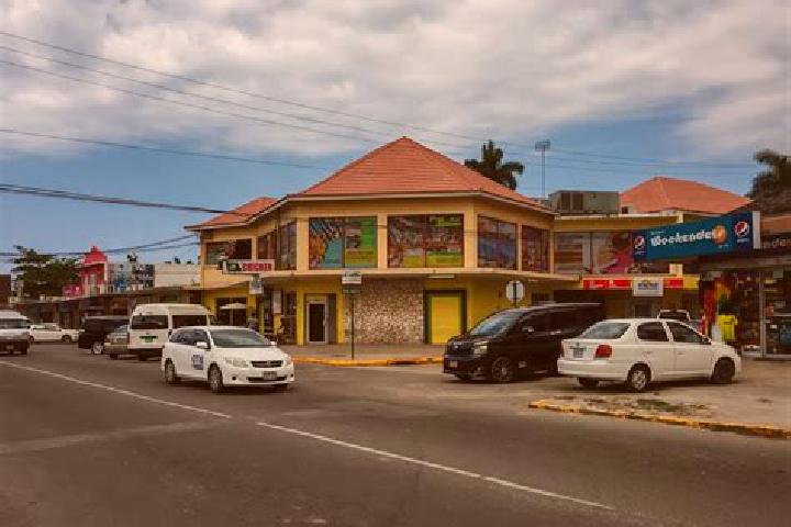 Naomi, 20 — Escort in Barrett Town, Jamaica