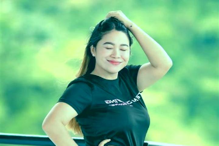 Naomi, 20 — Escort in Basdiot, Philippines