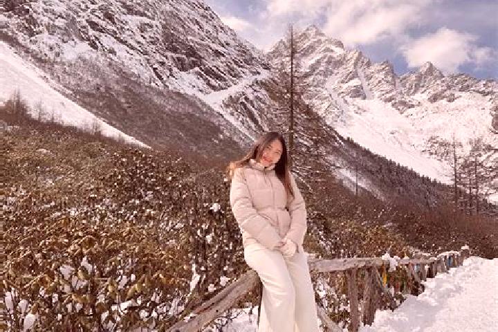 Naomi, 20 — Escort in Dagu, China