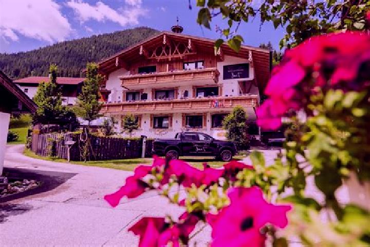 Naomi, 20 — Escort in Hoefen, Austria