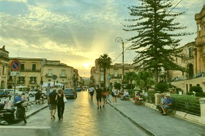Naomi, 20 — Escort in Ramacca, Italy