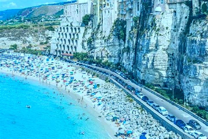 Naomi, 20 — Escort in Seravezza, Italy