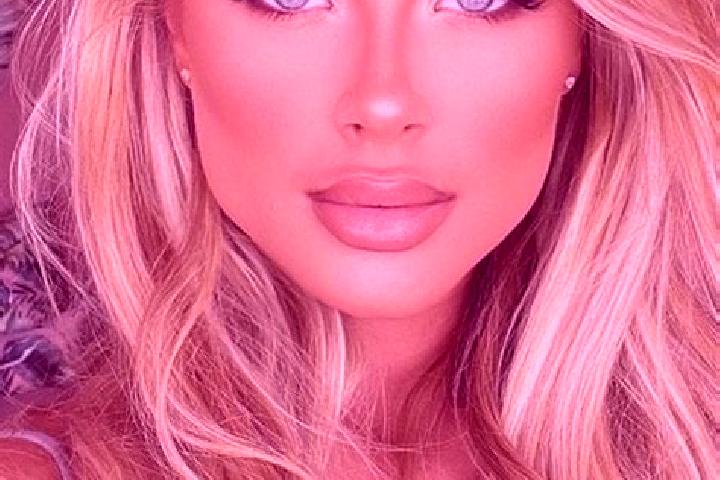 Naomi, 21, a blonde hazel-eyed latina companion based in Kardoi. Offering Couples, GFE, A-Level, Massage. Available for incall and outcall, day and evening d...