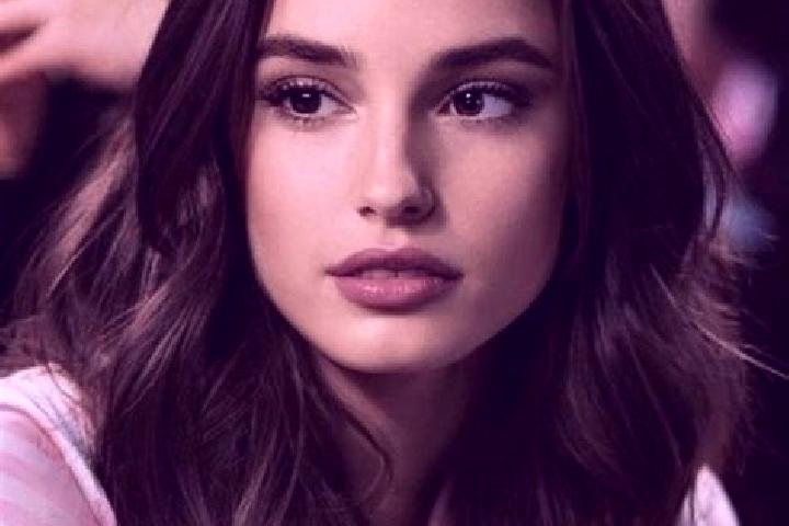 Naomi, 21, a brunette brown-eyed middle eastern companion based in Lawson. Offering Deep French Kissing, Tantra, Girlfriend Experience, 69, Massage. Availabl...