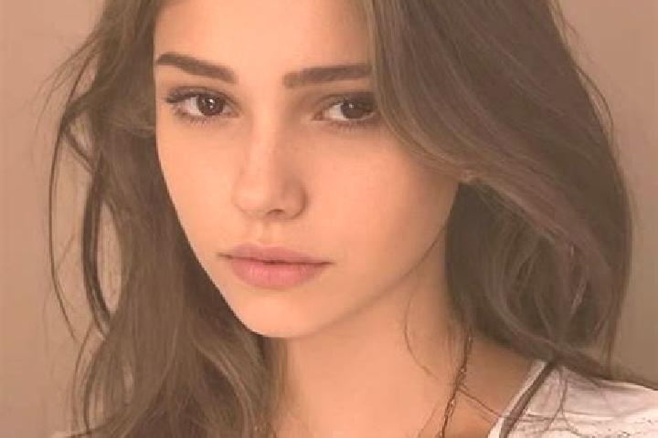 Naomi, 21, a chestnut dark-eyed slavic companion based in Zona Tenda. Offering Roleplay, Travel Companion, Tantra, Party Girl, Deep French Kissing. Available...