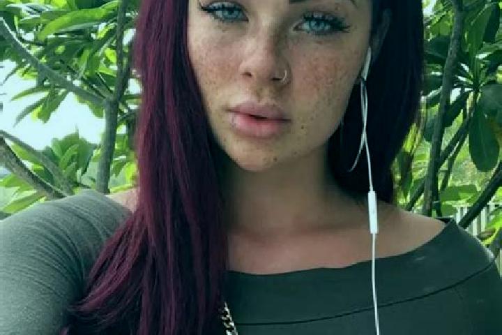 Naomi, 21, a red dark-eyed caucasian companion based in La Alberca de Zancara. Offering OWO, Striptease, GFE. Available for incall and outcall, day and eveni...