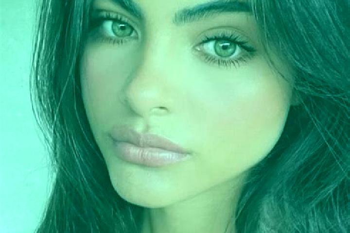 Naomi, 22, a black hazel-eyed caucasian companion based in Vyara. Offering GFE, Roleplay, Party Girl. Available for incall and outcall, day and evening dates.