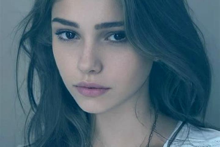 Naomi, 22, a brunette amber-eyed slavic companion based in Ampudia. Offering Party Girl, Massage, Overnight, Girlfriend Experience, OWO. Available for incall...