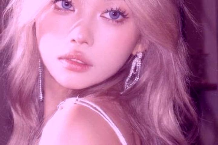 Naomi, 22, a platinum blonde dark-eyed asian companion based in Babat. Offering Overnight, Duos, A-Level. Available for incall and outcall, day and evening d...