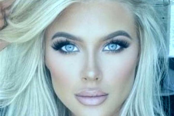Naomi, 22, a platinum blonde hazel-eyed caribbean companion based in Benestare. Offering BDSM, Striptease, Massage. Available for incall and outcall, overnig...