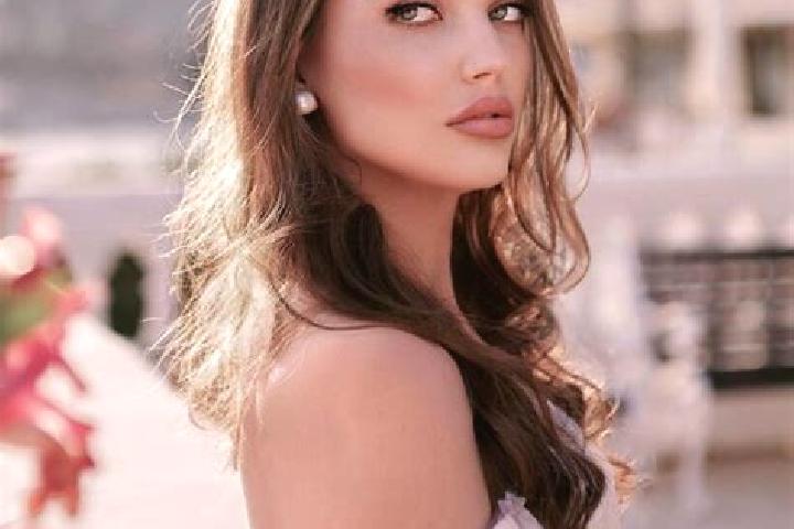Naomi, 22 — Escort in Bacu, Romania