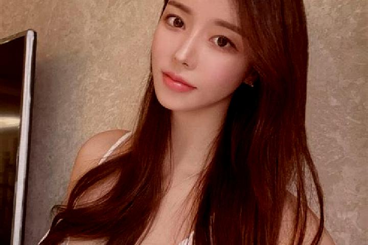 Naomi, 22 — Escort in Chengmen, China