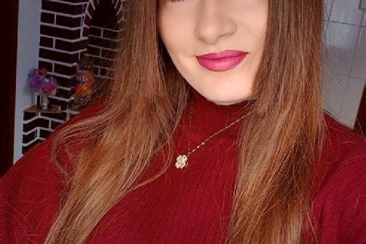 Naomi, 22 — Escort in Fundu Hertii, Romania