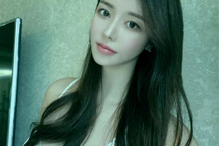 Naomi, 22 — Escort in Jugezhuang, China