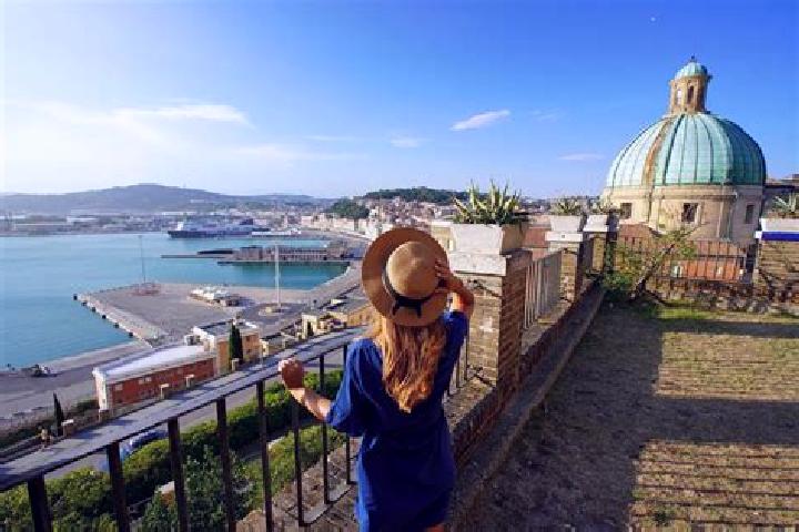 Naomi, 22 — Escort in Le Grazie di Ancona, Italy
