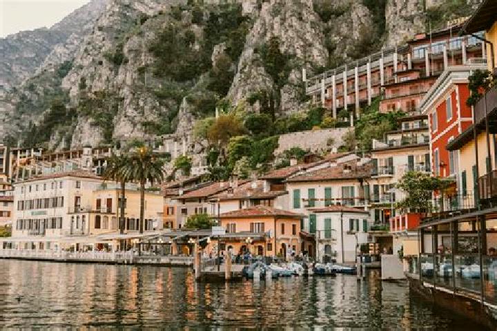 Naomi, 22 — Escort in Limone sul Garda, Italy