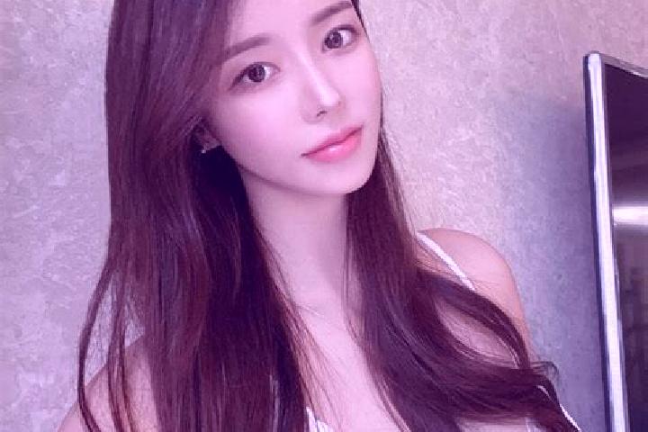 Naomi, 22 — Escort in Nieqiao, China
