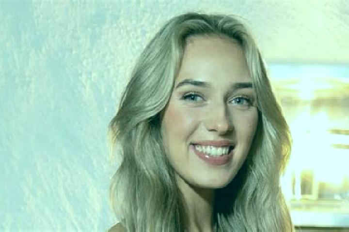 Naomi, 22 — Escort in Norges-la-Ville, France