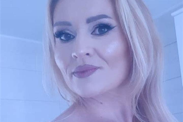 Naomi, 22 — Escort in Pades, Romania