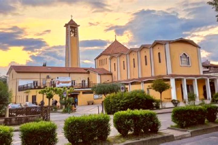 Naomi, 22 — Escort in Poienarii Apostoli, Romania
