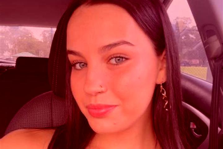 Naomi, 22 — Escort in Saint Helen s Park, Canada