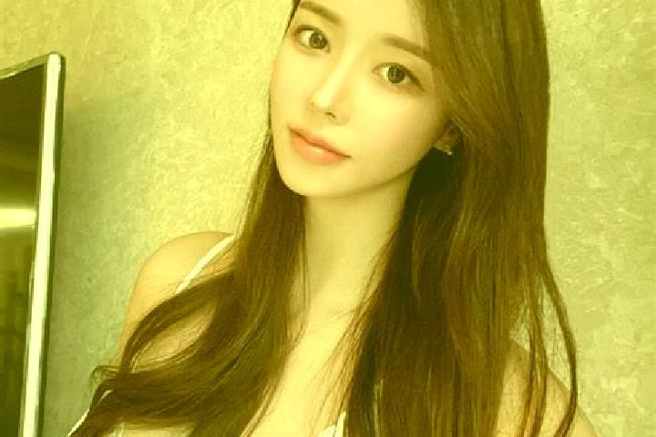 Naomi, 22 — Escort in Sijong, South Korea