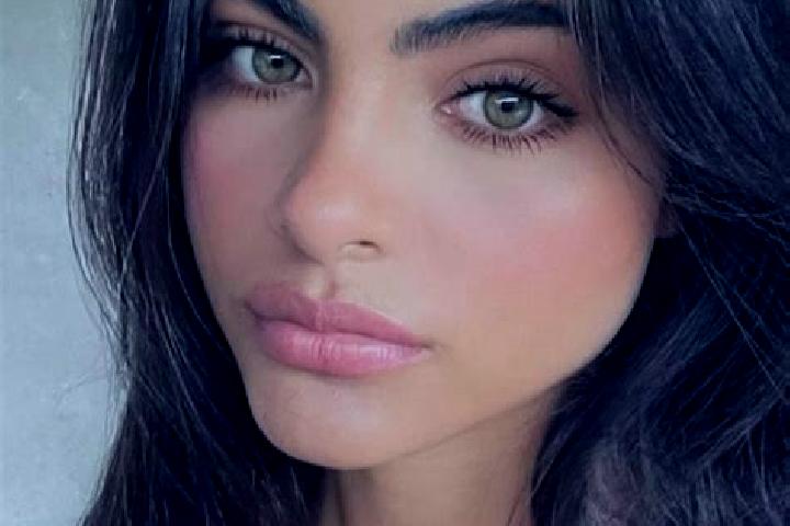 Naomi, 23, a brunette amber-eyed middle eastern companion based in Cacu. Offering Dinner Date, Overnight, Travel Companion, A-Level, Girlfriend Experience. A...
