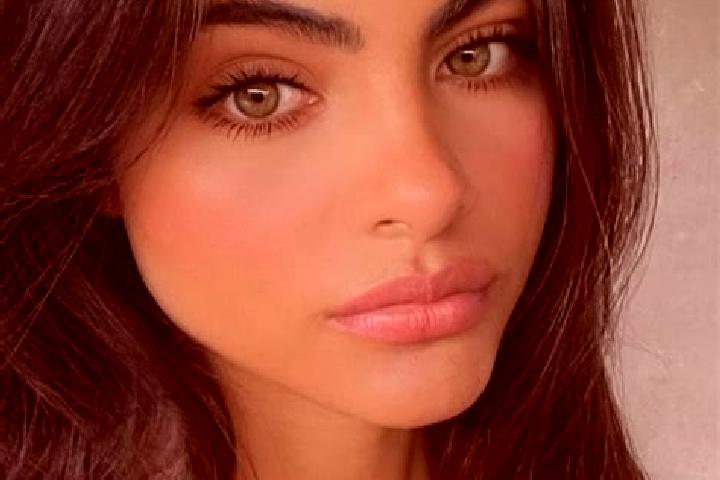 Naomi, 23, a chestnut grey-eyed indian companion based in Tickencote. Offering 69, Overnight, GFE. Available for incall and outcall, day and evening dates.