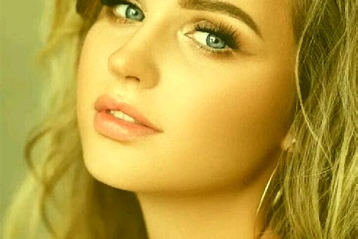 Naomi, 23, a dark blonde blue-eyed caribbean companion based in Ranouinke. Offering Travel Companion, Couples, OWO, A-Level, Deep French Kissing. Available f...