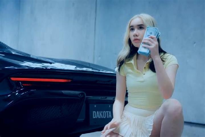 Naomi, 23 — Escort in Son Tay, Vietnam