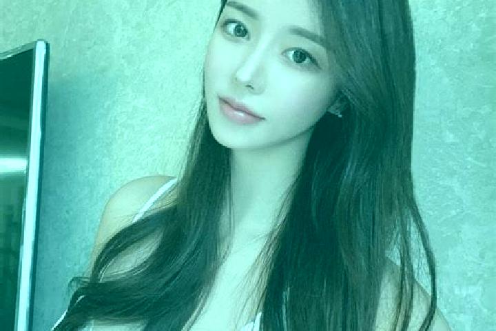 Naomi, 23 — Escort in Yingbazha, China