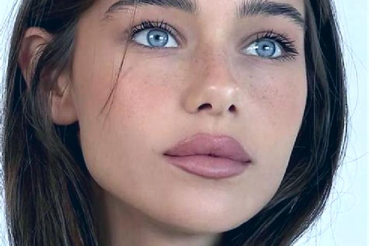 Naomi, 24, a brunette amber-eyed caribbean companion based in Poggiana. Offering OWO, Couples. Available for incall and outcall, overnight bookings available.